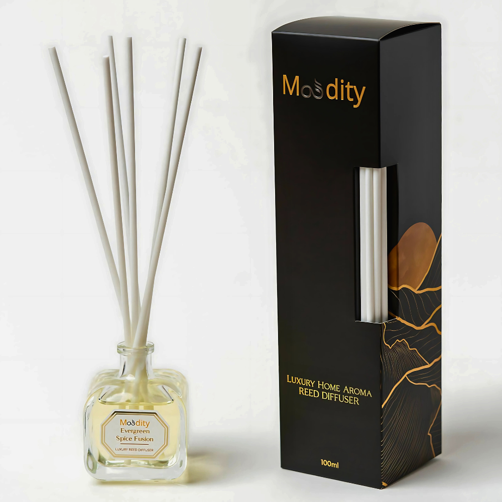 Namų kvapas su lazdelėmis „Evergreen Spice Fusion“, 100 ml, pagamintas Lietuvoje, naudojant ekologišką bazę.